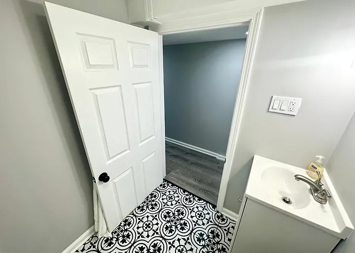 Super Amazing Place To Near Downtown! Free Parking