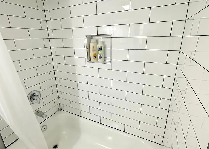 Super Amazing Place To Near Downtown! Free Parking *