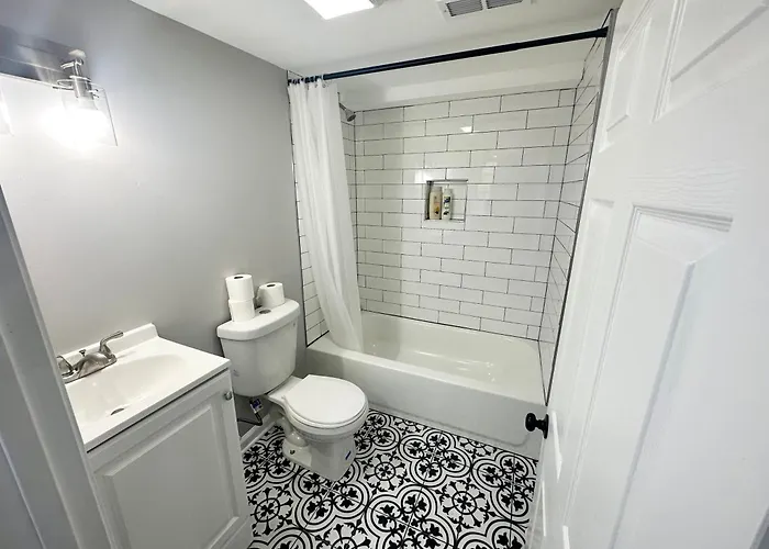 Privatunterkunft Super Amazing Place To Near Downtown! Free Parking