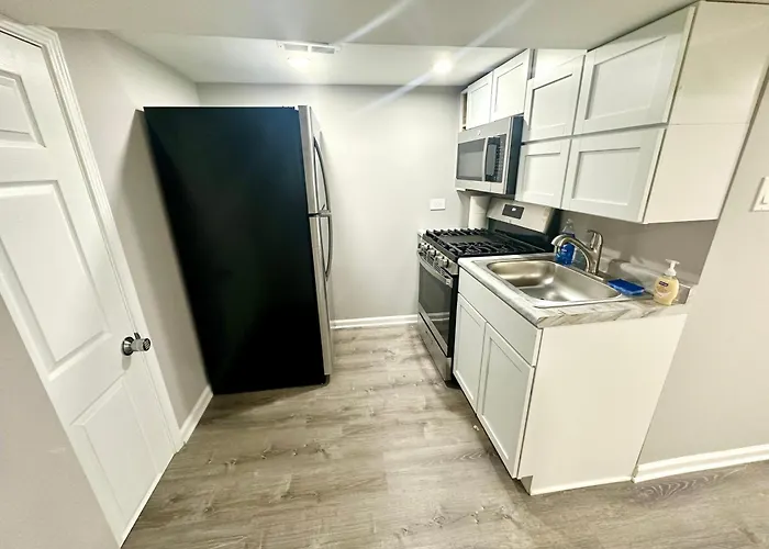 Super Amazing Place To Near Downtown! Free Parking